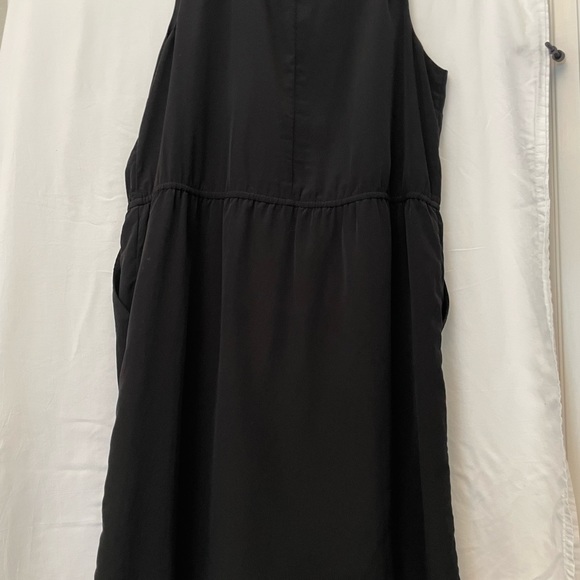 Gap black dress, size XL, decorative V neck - Picture 7 of 7